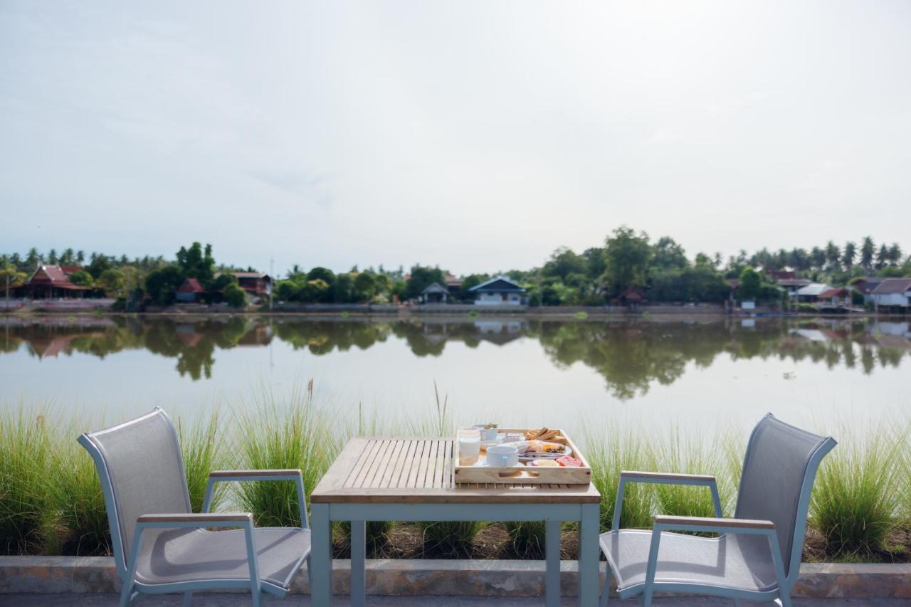 Na Tree Tara Riverside Resort Amphawa Damnoensaduak Exterior photo